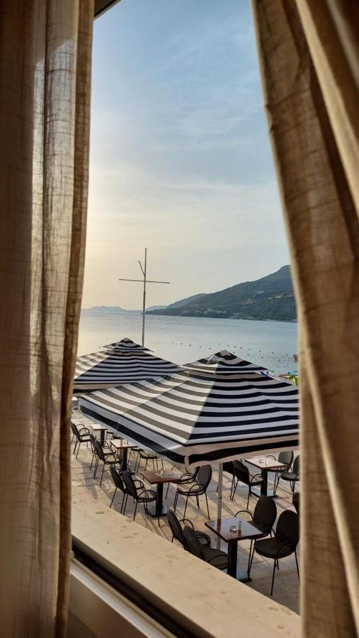 Onar Beachfront Residence, Апартаменты Лоутраки