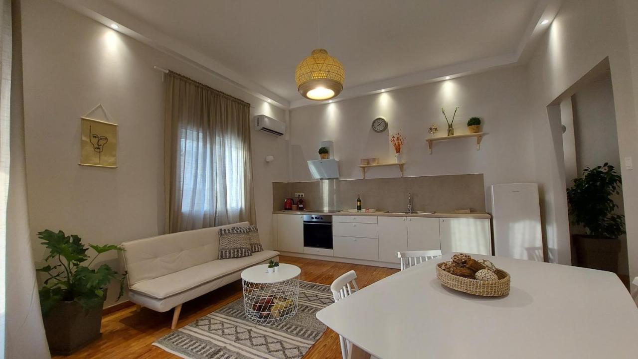 Onar Beachfront Residence, * Лоутраки